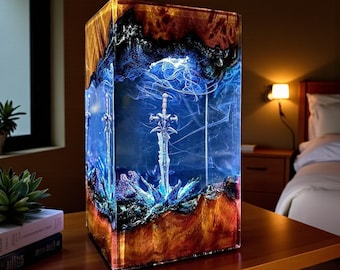 Lámpara de espada Frostmourne hecha a mano: luz nocturna de resina y madera para gamers.
