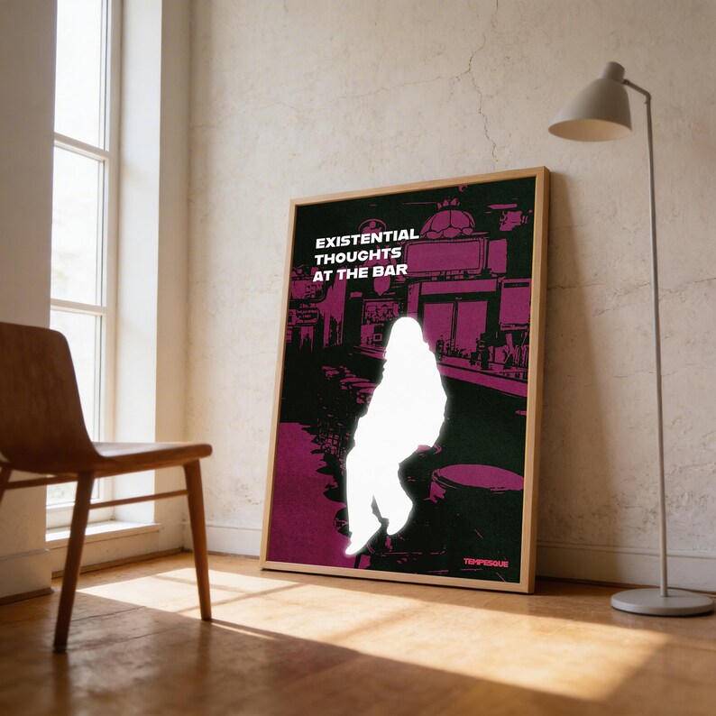 Op de afbeelding: Een set van drie keramische mokken met een gespikkelde, matte afwerking. De mokken zijn in cr&egrave;me, lichtgrijs en donkergrijs. Elke mok heeft een eenvoudig, minimalistisch ontwerp en een afgeronde handgreep.