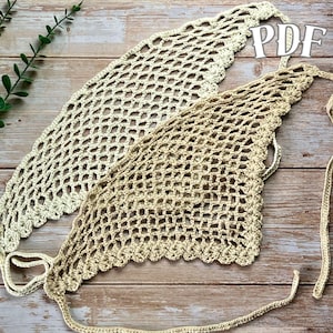 May include: Two crocheted triangle shawls in beige and cream with a scalloped edge. The shawls are laid out on a wooden surface. The text "PDF" is visible in the upper right corner of the image.