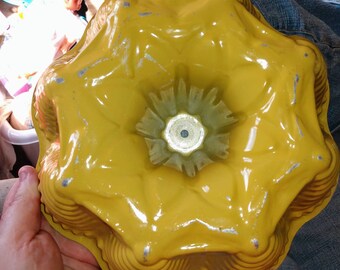 Vintage Yellow Ombre Bunt Cake Pans