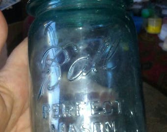 1913-22 Blue Ball Perfect Mason Jar with Lid