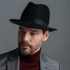 TRADER men&#39;s crushable felt fedora hat, classic wool trilby style for everyday wear, casual outfit or formal look