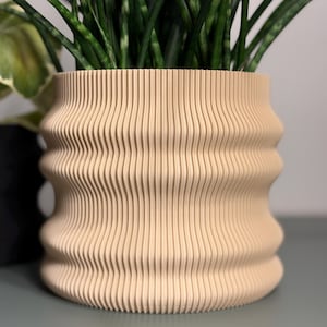 Geometric diamond-shaped plant pot – Modern flower pot for office and home | Minimalist interior decoration | Unique gift idea