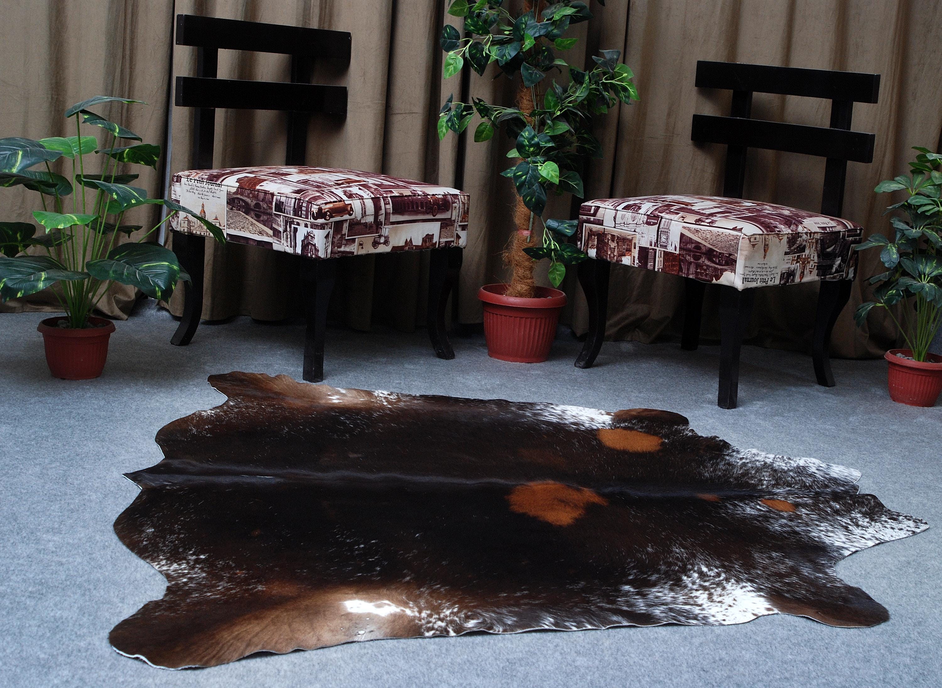 ダークブラウン＆ホワイト牛革ラグ：本毛皮レザー（57x60インチ