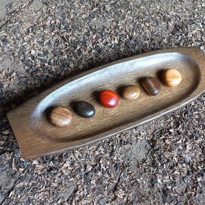 Handgesneden veeneiken kom: rustiek houten middelpunt (23 x 8 inch)