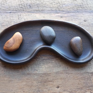 Handgesneden veeneiken kom: rustiek zwart als middelpunt (22 x 10&quot;)