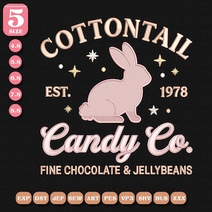 以下が含まれることがあります： 黒色のグラフィックデザイン。テキスト「COTTONTAIL Candy Co.」とピンクのウサギのイラスト。デザインには「EST. 1978」と「FINE CHOCOLATE & JELLYBEANS」の文字が含まれています。デザインにはサイズオプションも含まれています。