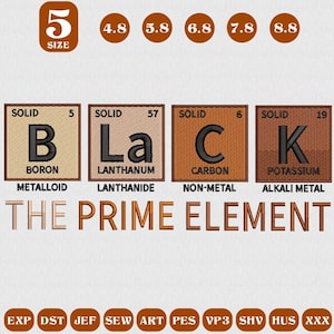 Op de afbeelding: Geborduurd ontwerp met het woord "BLACK" gespeld met elementen uit het periodiek systeem: Borium, Lanthaan, Koolstof en Kalium. De tekst "THE PRIME ELEMENT" staat eronder. Inclusief maatopties en bestandstype-afkortingen.