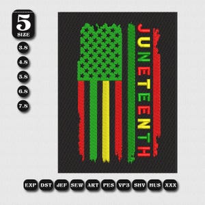 Könnte beinhalten: Schwarzer Stoff mit einem gestickten Design, das eine Flagge in Rot, Grün und Gelb zeigt, mit einem sternenbesetzten oberen Bereich. Das Wort "JUNETEENTH" ist vertikal in Gelb und Rot gestickt. Größen sind von 3,8 bis 7,8 angegeben.