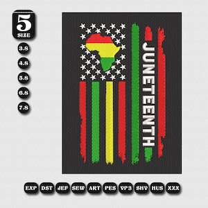 Puede incluir: Tela negra con un diseño que presenta la palabra "JUNETEENTH" en blanco, rayas verticales en rojo, verde y amarillo, y un mapa de África en rojo, amarillo y verde. Estrellas blancas llenan la parte superior.