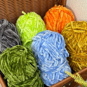 Cozy Chenille Yarn, Velvet Plush Bulky Yarn for Knitting Crochet Amigurumi, Soft Toy Making Craft Yarn, 100g 6mm 80m, Wholesale Yarn