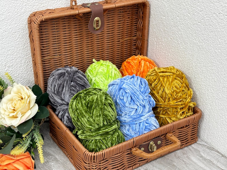 Cozy Chenille Yarn, Velvet Plush Bulky Yarn for Knitting Crochet Amigurumi, Soft Toy Making Craft Yarn, 100g 6mm 80m, Wholesale Yarn