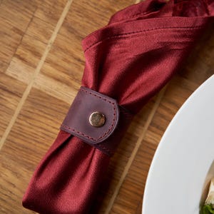 Personalized leather napkin ring, napkin holder wedding favors in bulk, monogrammed wedding table decor, fabric holder, housewarming gift