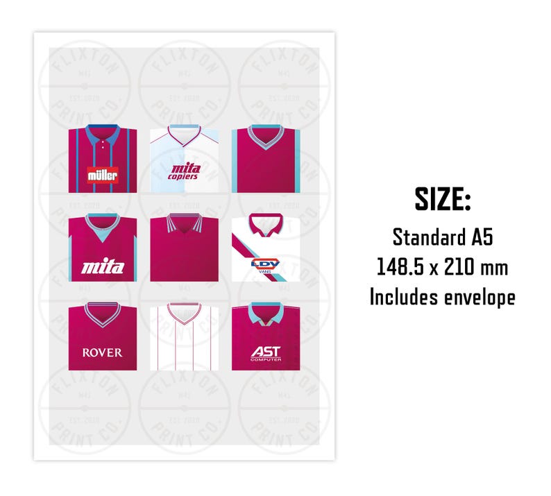 Puede incluir: Una impresi&oacute;n con nueve ilustraciones estilizadas de camisetas de f&uacute;tbol en burdeos, blanco y azul. Cada camiseta tiene un dise&ntilde;o diferente, con logotipos de patrocinadores y texto. La impresi&oacute;n es de tama&ntilde;o A5, midiendo 148,5 x 210 mm.