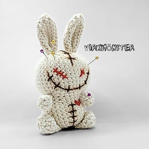 Virkmönster Voodoo kanin, Amigurumi kanin, Halloween dekoration, Gotisk virkning, Spöklik virkad docka PDF, Virkad nåldyna, Voodoo docka