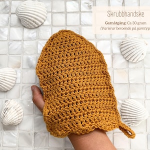 Virkmönster: Lättvirkat spa-kit – perfekt som present

Virka en fin present utan krångel! Det här mönstret är enkelt att följa och innehåller fyra matchande delar: återanvändbara ansiktspads med en tillhörande meshpåse, ett mjukt hårband och en skrubbvante. Perfekt för dig som vill ge bort något personligt, praktiskt och fint – utan att det tar evigheter att göra. En perfekt gåva till mamma, vännen eller dig själv. 🎁✨