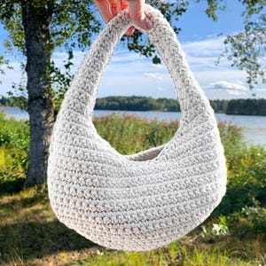 Enkel virkad clutch för sommar, fest eller vardag.