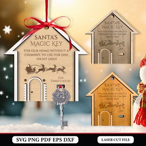 Könnte beinhalten: Ein Holz-Anhänger in Form eines Hauses mit einem Schlüsselloch und einem daran befestigten Schlüssel. Der Anhänger ist mit dem Text "Santa's Magic Key" und "For our home without a chimney, to use for one night only" verziert. Der Anhänger ist eine Laser-Schnittdatei.