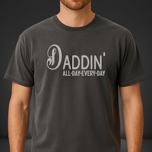 Daddin&#39; Comfort Colors T-Shirt: Funny Dad Graphic Tee
