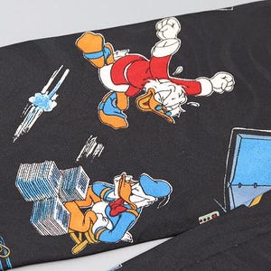 Cravatta vintage Disney Mickey Unlimited – Topolino Paperino Paperone Pippo Cravatta da ufficio con cartoni animati, anni '90, regalo da collezione