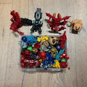 Bakugan battle brawlers lotto di 3 bakugan rotti, da esposizione, falsi o non funzionanti + 2 carte