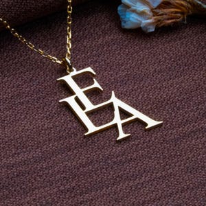 Colar com letras iniciais personalizadas – Pingente de monograma empilhado, colar de ouro rosa personalizado com 4 letras, presente para ela, joia minimalista