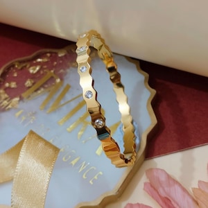 18K Gold Honeycomb Crystal Bangle Bracelet: Minimalist Geometric Jewelry
