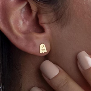 14k Gold zierliche BOO Geist Ohrstecker, Boo gruselige Saison Schmuck, Weihnachtsgeschenk, Süßes oder Saures Ohrstecker, Halloween Geschenk für sie