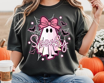 Fantasma espeluznante de coqueta de Halloween PNG, camiseta fantasma PNG, fantasma preppy PNG, otoño PNG, camiseta de Halloween PNG, espeluznante PNG, fantasma PNG, camiseta Boo PNG