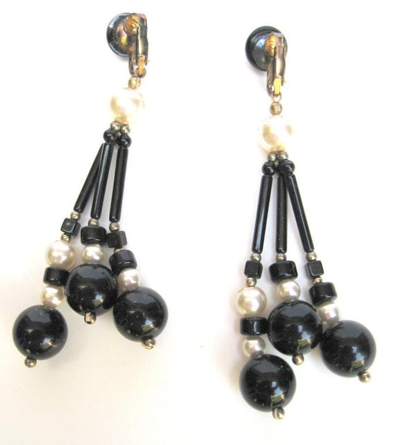 Vintage 1960's Black Bead & Pearl Dangling Clip E… - image 3