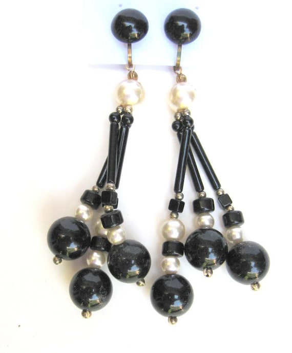 Vintage 1960's Black Bead & Pearl Dangling Clip E… - image 1