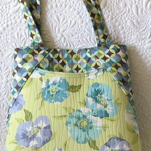 Tote bag sewing pattern- pattern for a roomy tote bag with large exterior pocket