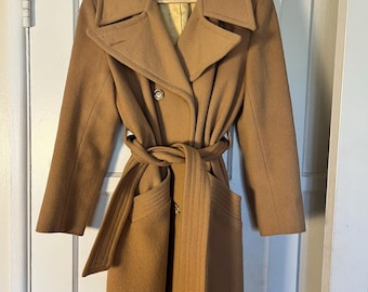 Gabardina vintage de los años 70 con cuello ancho y cinturón