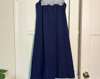 Vestido maxi con volantes estilo hawaiano Sears, años 70, azul marino y blanco, talla M/L
