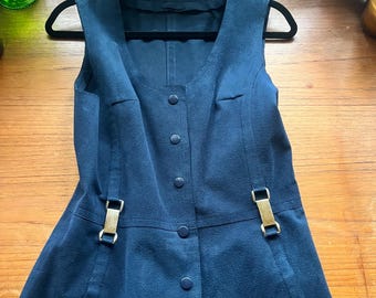 Vestido vintage de ante azul marino de los años 60: herrajes metálicos y botones a presión en la parte delantera.