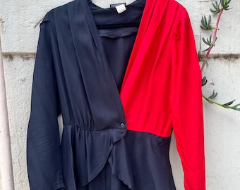 Mono con peplum y escote estilo años 80 y 40