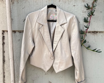 Chaqueta corta de cuero perlado vintage de los años 80