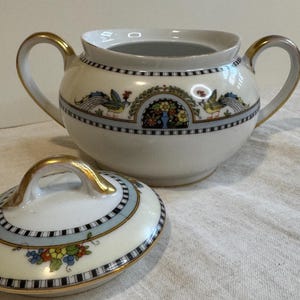 Vintage 1980&#39;s Noritake Sugar Bowl with Lid and Handles - Gold Detail