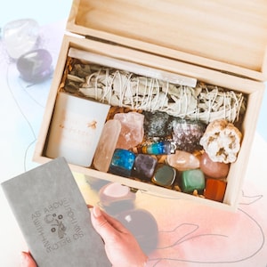 17 Piece Healing Crystals and Cleansing Set – Chakra Balancing Kit with Tumbled & Raw Stones, Selenite, Sage and More!
