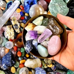 Mystery Crystal Confetti Scoop – Lucky Scoop Tumbled & Raw Crystals, Geodes, Selenite, Crystal Bracelet, Gifts – 4oz to 2lb Bags