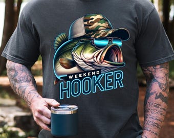 Prezent dla mężczyzn, którzy łowią ryby Zabawna męska koszulka wędkarska dla taty Koszulka z grafiką Bass Fisherman Prezent dla wędkarza Koszulka wędkarska dla współpracownika