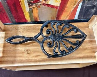 Virginia Metalcasters Cast Iron Trivet- Vintage