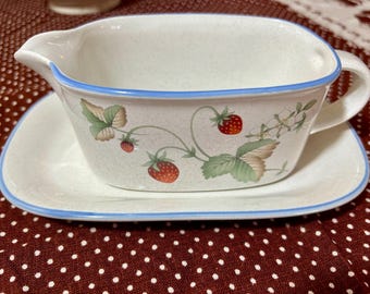 Vintage Savoir Vivre "Luscious" JJ017 Gravy Boat & Underplate Set | Strawberry Fruit Pattern |