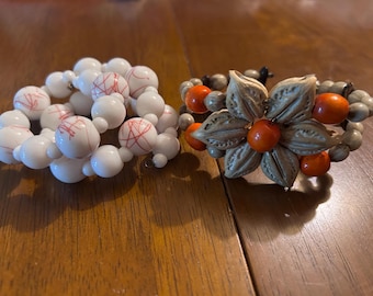 Vintage 1970s Stackable Memory Wire Bracelets - Set of 2 - White Splatter Bead & Tropical Seed Pod Flower - Retro Boho Jewelry Duo