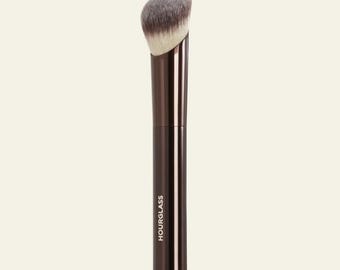 Hourglass Ambient Soft Glow Foundation Pinsel