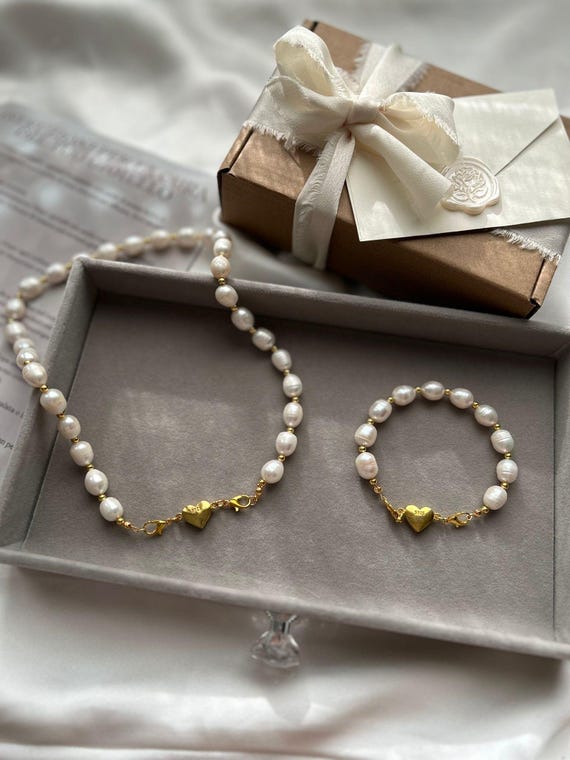 White Freshwater Pearl Necklace and Bracelet Set -gold Edition-