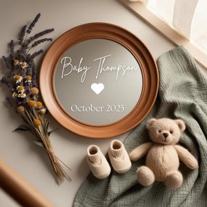 Minimalistischer Spiegel Schwangerschaftsankündigung Digital Boho Gender Neutral Minimalistisches digital bearbeitbares Baby, das Social-Media-Vorlage ankündigt