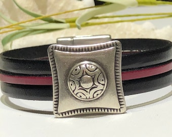 Bracelet-Tribal Inspired Square Conch Focal-Black and Maroon Flat Leather-Triple Strand Leather Cuff Magnetic Clasp-Western Jewelry-Size 7.5