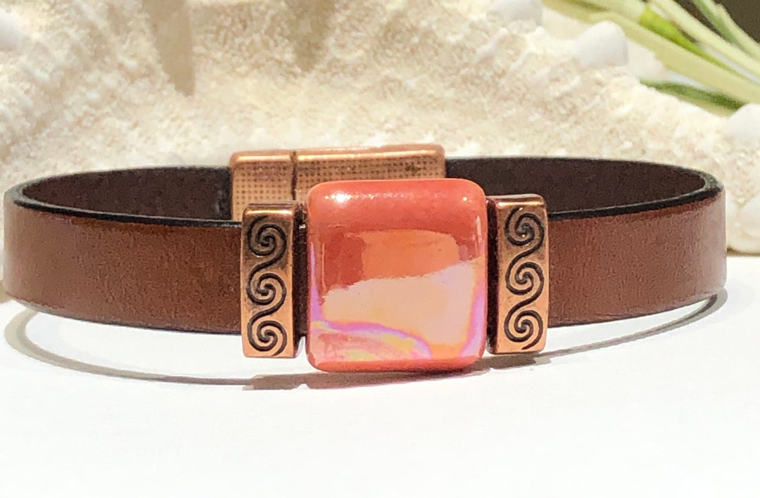 Jagged Ceramics Bracelet in Red Black main image 0