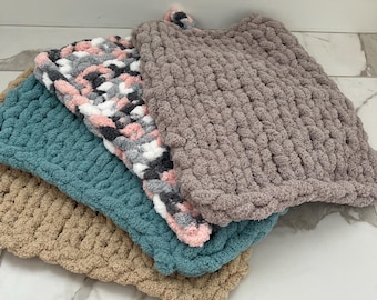 Esterilla de chenilla hecha a mano para mascotas: Cama extra suave para perros y gatos (50 x 38 cm)